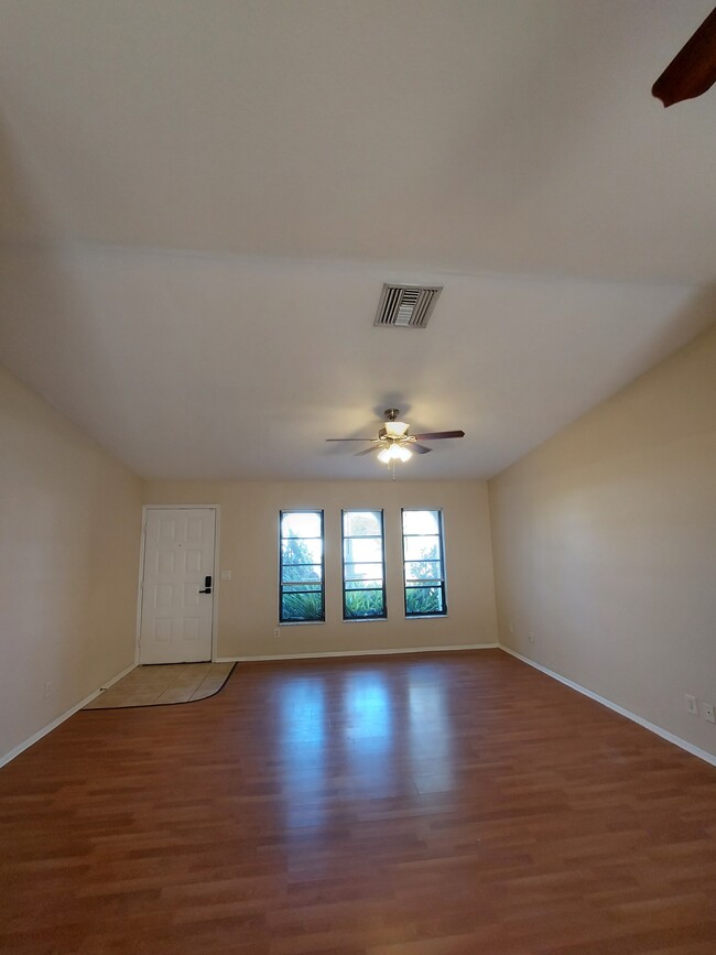 Building Photo - 801 SW 10th Pl
