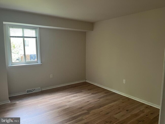 Building Photo - 116 Rue Charmille Rd
