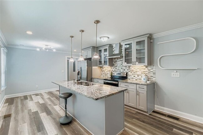 Building Photo - 677 Ira St SW