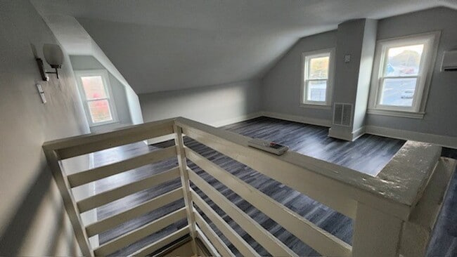 Building Photo - 3 bedroom 1 bathroom