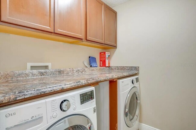 Building Photo - 739 Delancey Dr