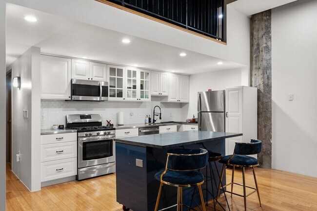 Building Photo - 156 Porter St