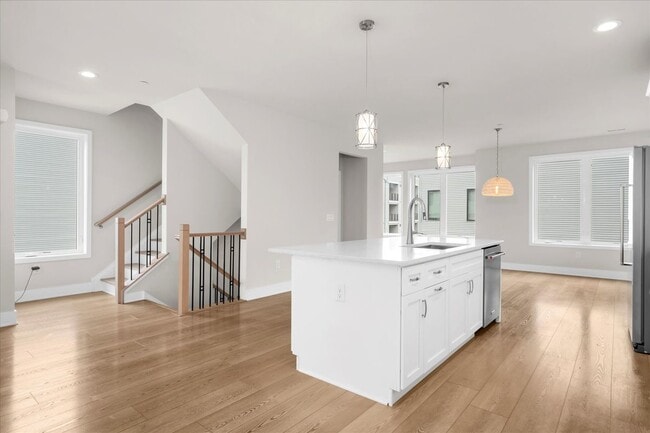 Building Photo - 512 Brewster Aly