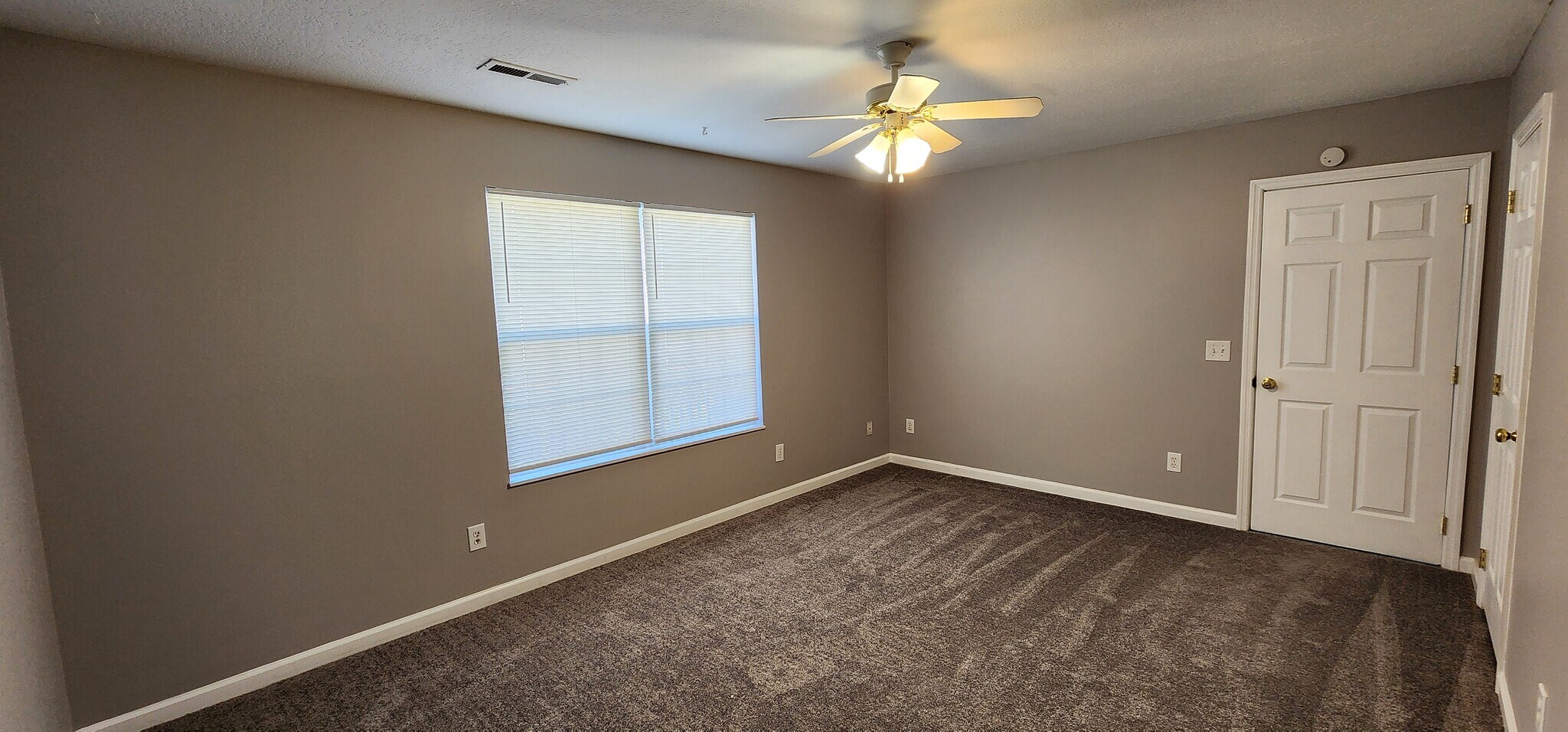 Building Photo - 821 Plantation Dr