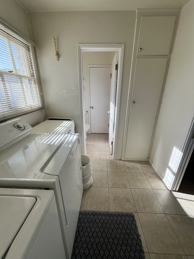 Building Photo - 6850 Clara Lee Ave