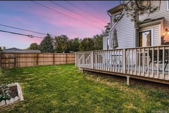 Building Photo - Spacious Townhome in Aurora
