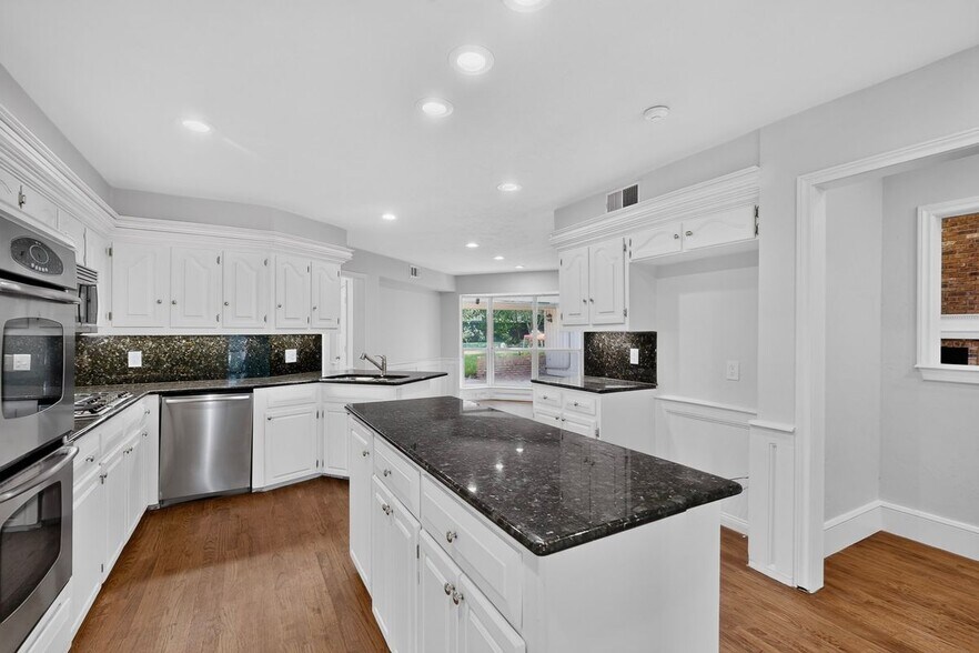 Building Photo - 6911 Gateridge Dr