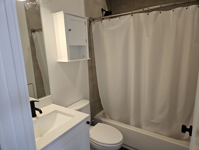 Building Photo - 4610 Woodland Park Ave N