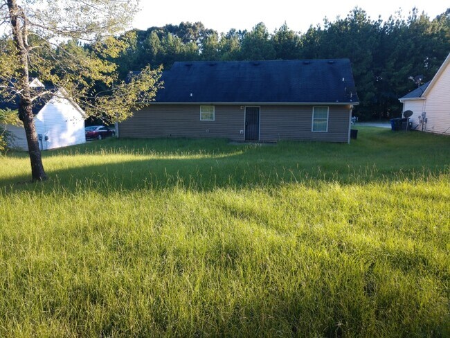 Building Photo - 225 Apple Valley Rd
