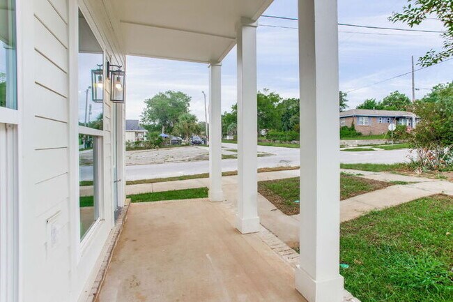 Building Photo - Build in 2025, 3 bed 3 bath near downtown!