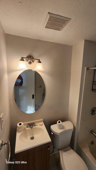 Building Photo - 16108 Parkgrove Ave