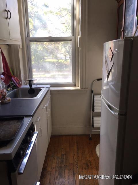 Building Photo - 211 Park Dr