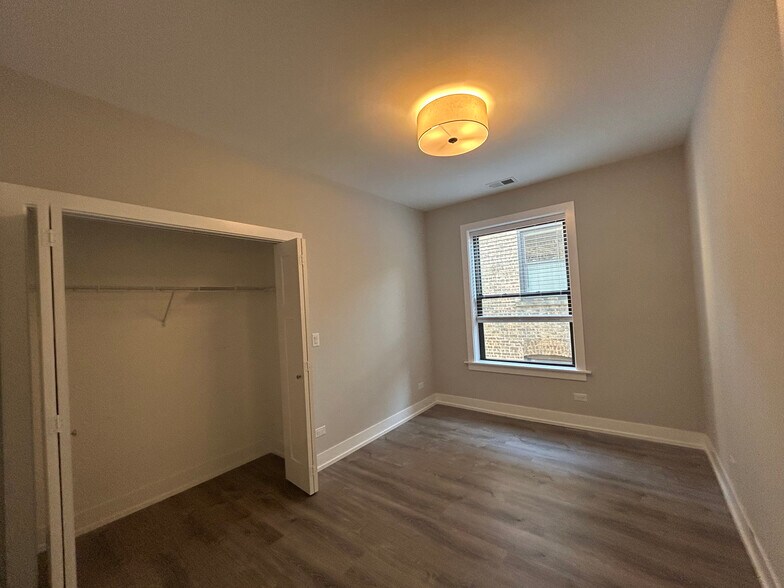 Building Photo - 1000 Crain St