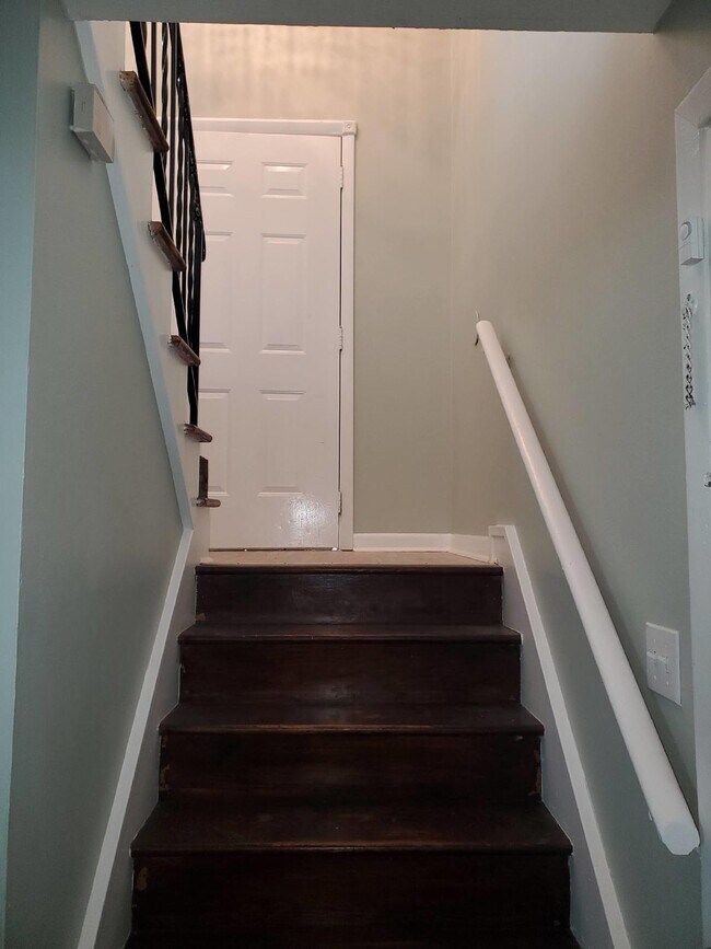 Building Photo - Beautiful  & Charming 4-Bedroom Home with ...