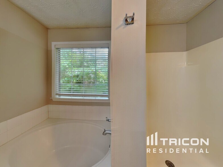 Building Photo - 79 Paradise Trail