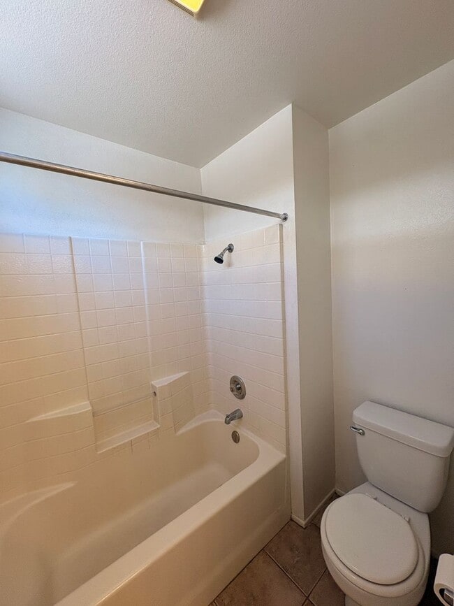 Building Photo - 4 Bed, 2.5 Bath in Riverside!