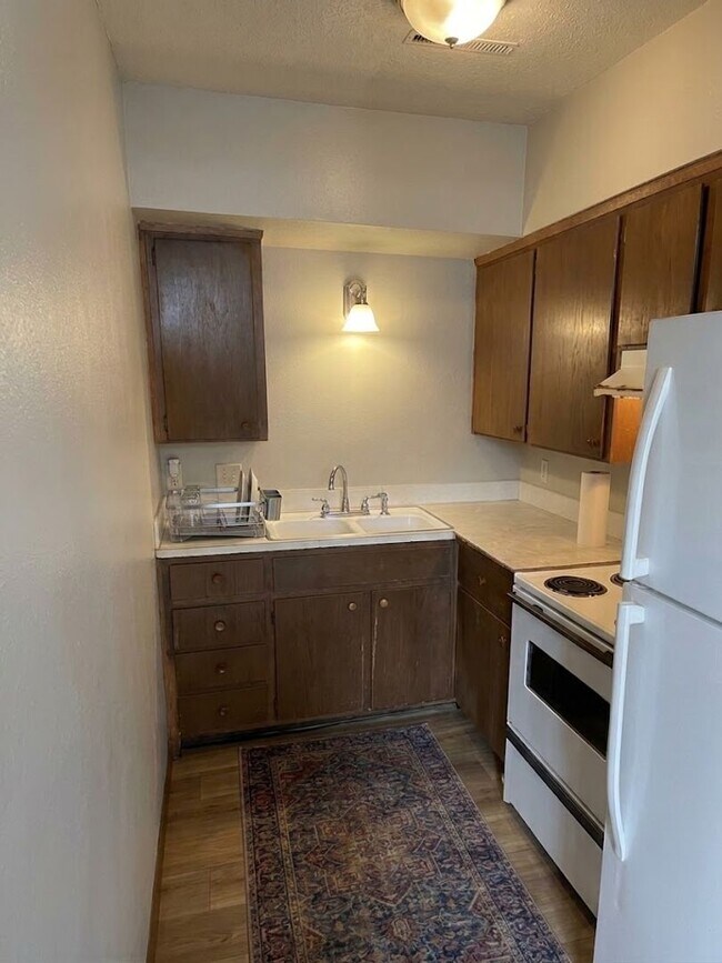 Interior Photo - 1133 Dixon Dr