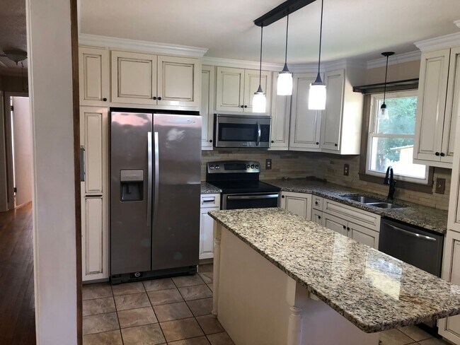 Building Photo - 3BR/2BA Home with Huge Fenced Yard, Fire pit Area & Storage Shop