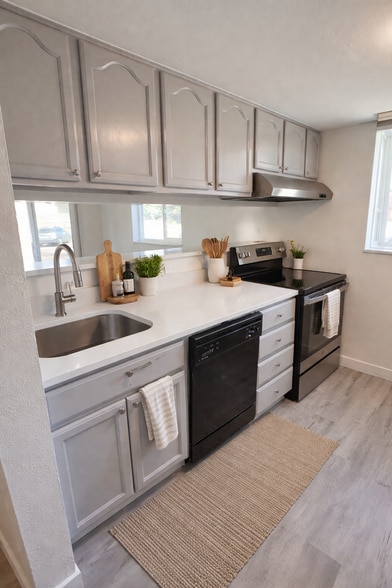 Virtually Staged - 3053 S Ursula Cir