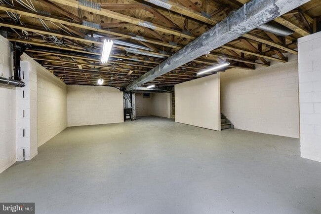 Building Photo - 215 Keats Ct
