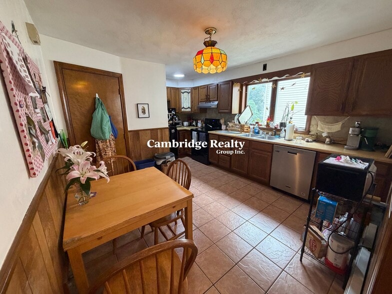 Building Photo - 102 W Adams St