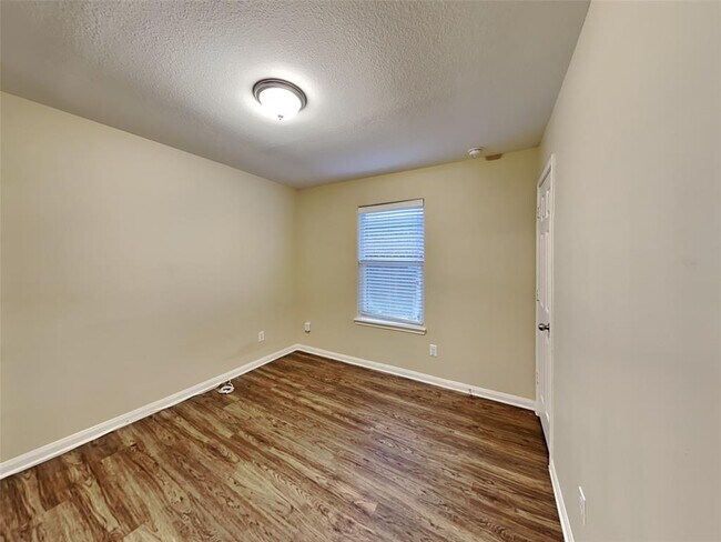 Building Photo - 10292 Stone Gate Dr
