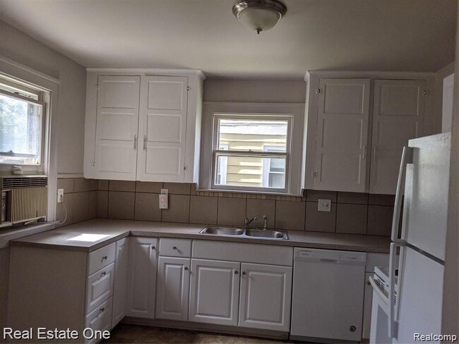 Building Photo - 454 E Breckenridge St