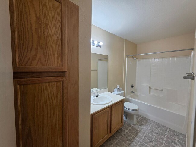 Building Photo - Welcome Home To Canyon Willow