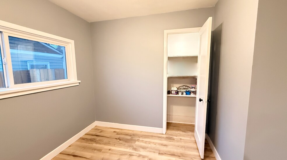 Building Photo - 1069 N 1st St