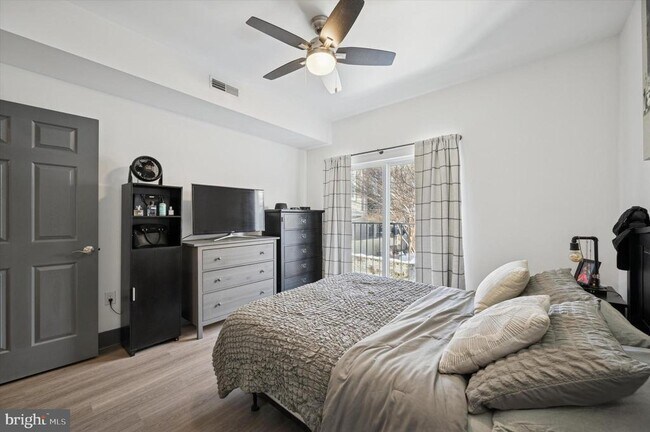 Building Photo - 124 Levering St