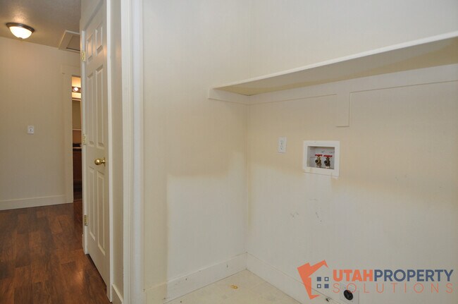 Building Photo - 4844 W Cold Springs Cir