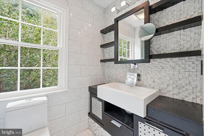 Building Photo - 8562 Tyrolean Way