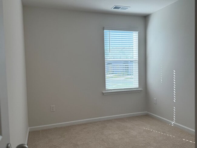 Building Photo - NEW BUILT TH In Sanford NC, Available NOW!