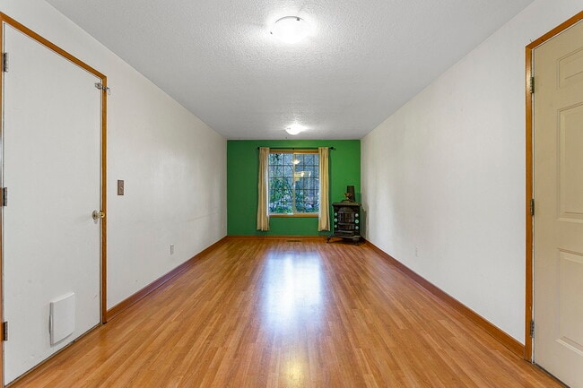 Building Photo - 6432 SE 63rd Ave