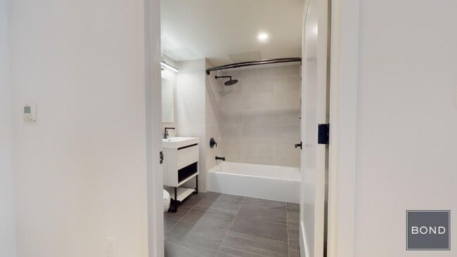 Building Photo - 350 W 45th St
