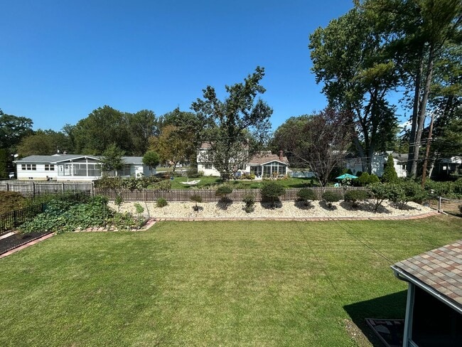 Building Photo - 118 Country Club Dr