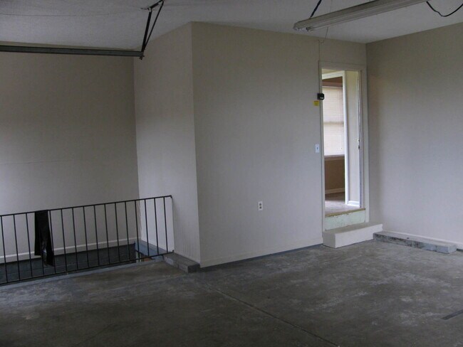Building Photo - 531 Eddie Ln