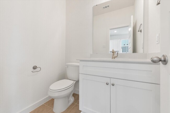 Building Photo - 1230 Elm Ct