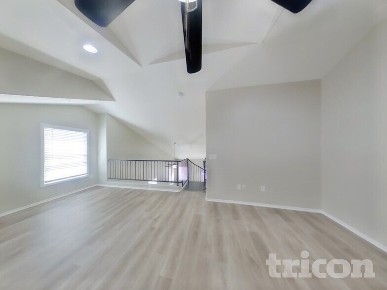Building Photo - 1353 S Sabino Dr