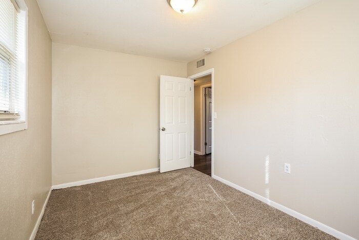 Building Photo - 6916 Jack Horner Ln