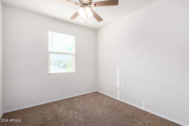 Building Photo - Charming 4 bedroom home in Buckeye!!