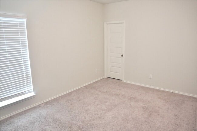 Building Photo - 24727 Tanoureen Dr
