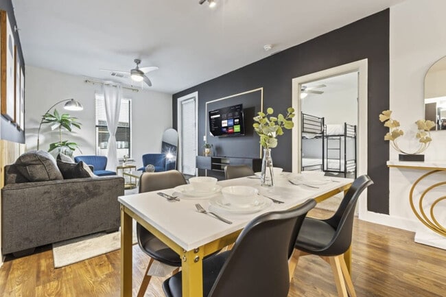 Building Photo - 5725 Town and Country Blvd