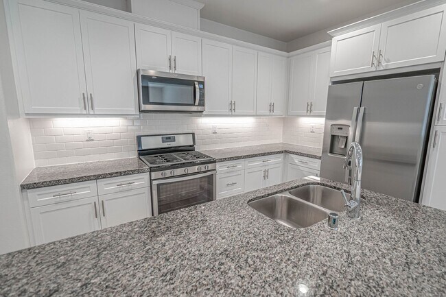 Building Photo - West Creek 3 Bedroom Townhome for Rent in Valencia.