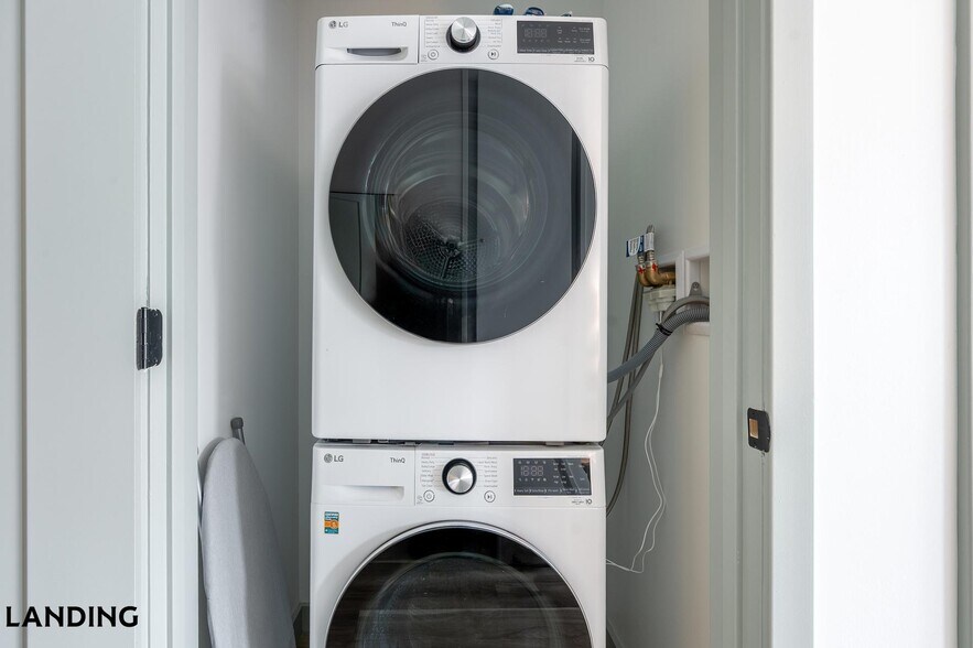 Building Photo - 39 Railroad Ave