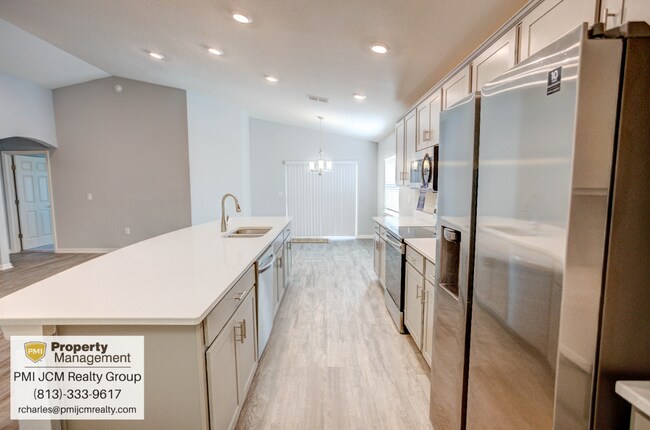 Building Photo - "Discover Your Dream Home: Spacious 4-Bedr...