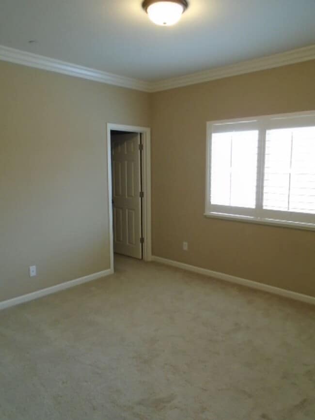 Building Photo - BEAUTIFUL 2 STORY IN WEST ROSEVILLE! 4 BEDROOM, 3 BATH, 3 CAR GARAGE, WITH LOW MAINTENANCE YARD!