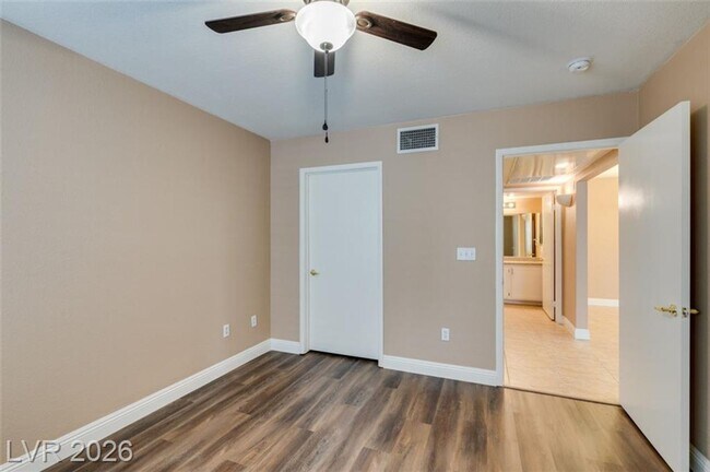 Building Photo - Beautiful Condo in a sought-after Gated Summerlin Community!