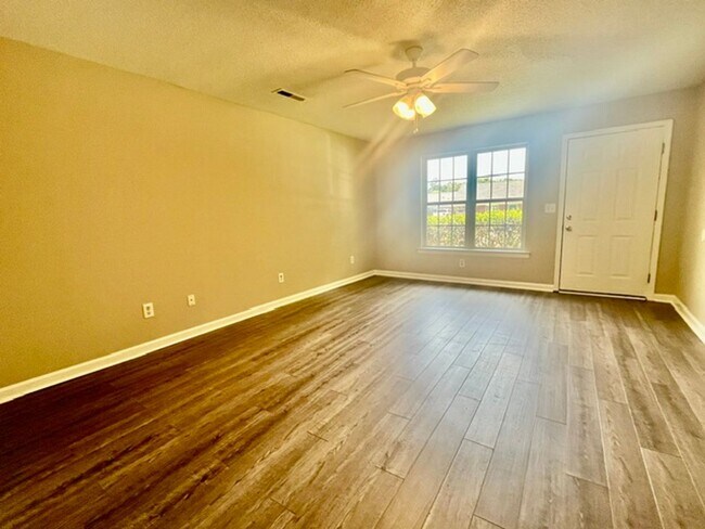 Building Photo - Pintail Ct #12 &amp; #14