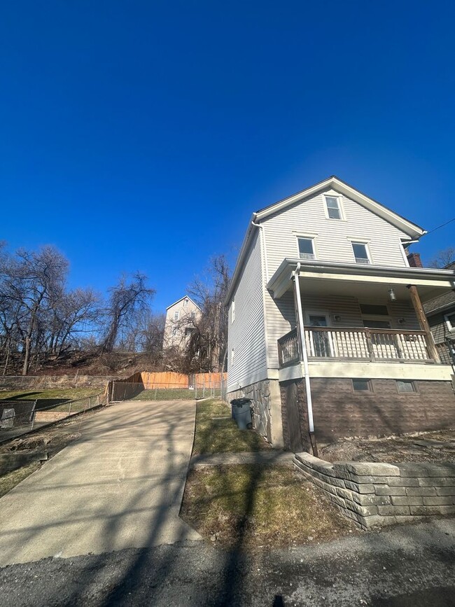 Building Photo - Large Single Family Home near Riverview Park